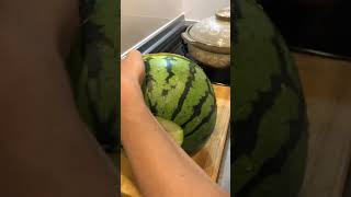 熊本玉名の無人販売所で買った800円のスイカさん🍉切りました🤑✨チャンネル登録待っているぜ🔥🔥🔥