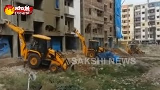 HMDA Demolishes Illegal Constructions in Bandari Layout | Nizampet