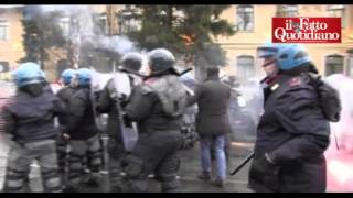 Milano, convegno neofascista in Ateneo. Polizia carica contestatori