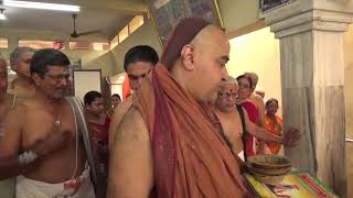 Jagadguru sees an exhibit