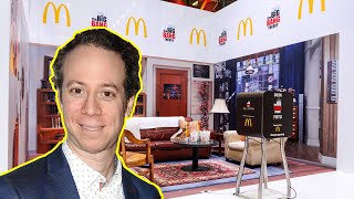 STUART IS A GAMER?! - Kevin Sussman Interview at Gamescom