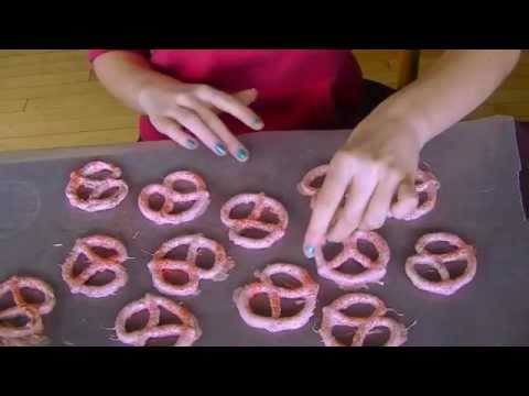 How To: Easy Chocolate Covered Pretzels! How To: Easy Chocolate Covered Pretzels!