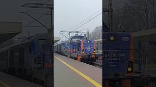 Wjazd duetu SU4210-004 i  SU160-004 z pociągiem intercity Górski na stację Świdnik Miasto