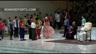 The Pope's touching and colorful meeting with circus performers and animals