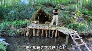 男人仅仅使用石块和树枝就搭建出精灵小屋，还采到几十斤蘑菇