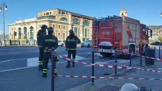 Bora a Trieste, crolla un lampione in piazza Venezia