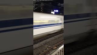 静岡駅新幹線通過シーン