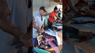 Amazing! master tuna cutter who specializes in cutting large tuna #tuna #seafood #fish #streetfood