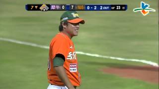 20130906 CPBL 犀牛VS獅 7下 吳佳榮教練神閃界外球