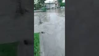 Мариуполь затопило. Площадь Лунина утопает в потоках воды