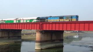 Maitree Express Fast and furious ||Speedy Skipping of Lal Bridge