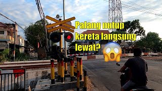 Dikira dadakan palang nutup langsung lewat keretanya, ternyata karena ini