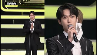 [MAMA] 김레조넌스씨가 주는 상 받은 도영 (NCT상받은거 축하해)