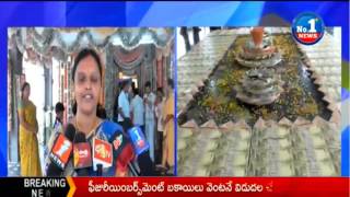 Goddess Durga Decorated with Rs 1.50 Crores at Kanyaka Parameswari Temple | Amalapuram