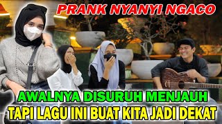 AWALNYA DISURUH MENJAUH ENDINGNYA MALAH DISURUH SEDEKAT MUNGKIN 🥰 | PRANK NYANYI NGACO