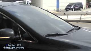 [Fancam] 141201 KYUHYUN at Incheon Airport waving from car