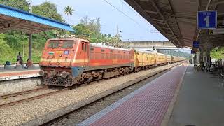 WAP 4 Powered Ernakulam - Kottayam Passenger arrives at Ettumanoor (ETM)