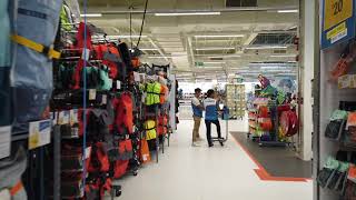 Architecture Tour : Decathlon : Singapore Lab at Kallang (Supermarket for Sporting Goods) / Walk 71