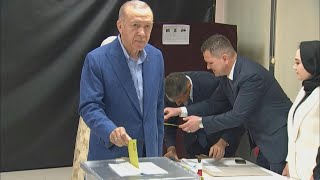 Turkish President Erdogan votes in the runoff presidential election | AFP