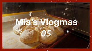 Mia's Vlogmas day 05 | 圣诞限定雪花面包 | 圣诞花环 | 动工第二颗圣诞树 | 逛超市 | 海鲜大餐