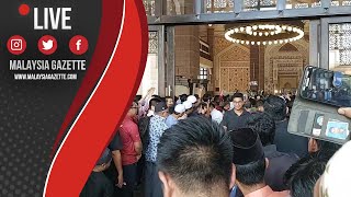 ((LIVE)) Jemaah Masjid Putra Kerumun Anwar Minta 'Selfie'