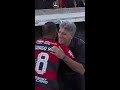 JOGADORES DO FLAMENGO ABRAÇAM RENATO GAÚCHO EM REENCONTRO NO MARACANÃ | FLAMENGO X GRÊMIO | ge.globo