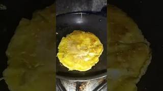 অল্প তেলে গরমা গরম অমলেট পিঠা বানালাম#viralvideo#shortsviral#barirranna#recipe#cooking#yiutubeshort