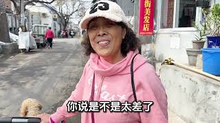 北京阿姨住1953年的老楼房，三家共住40平一个厨房，盼腾退几十年