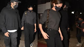Deepika Padukone Ranveer Singh Step Out For A Dinner Outing Hold Hands While Crossing The Road.
