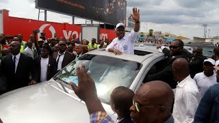 Martin Fayulu, candidat de l'opposition pour la présidentielle en RD Congo, arrive à Kinshasa