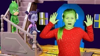 PJ Masks and Vampirina see the Assistant Turn Green Looking For Toys