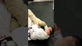 jiu jitsu training clover leaf submission