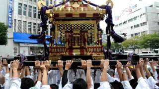 平成23年　千葉神社　　妙見祭　勇壮な大神輿渡御＝三越前