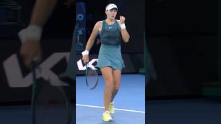 Andreeva BLASTS forehand winner! 💥