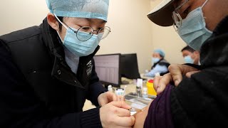 CGTN reporter visits vaccination site in Beijing