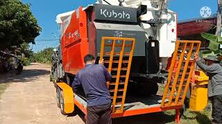 kubota DC 93 gขับรถเกี่ยวขึ้นลงมือใหม่เป็นยังไงมาดูกัน@tumtvchanel