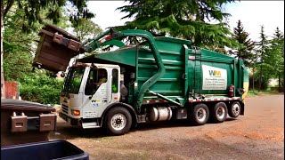 Waste Management - Freightliner Condor Leach Front Loader Garbage Truck