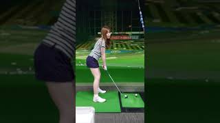 【ゴルフ始めて5日目のスイング】#shorts #golf #ゴルフ #ゴルフ女子 #練習 #スイング #アイアン #打ちっぱなし #初心者