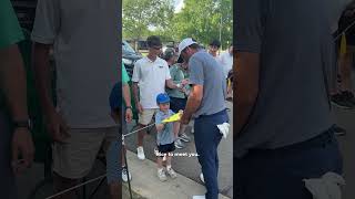 Sweetest moment for this young fan and Scottie Scheffler ❤️