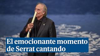 El emocionante momento de Serrat cantando ante la Familia Real en los Premios Princesa de Asturias