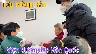 Cùng vợ chồng em gái đến viện dưỡng lão thăm bà. Lí do Hàn Quốc có tỉ lệ sinh thấp nhất thế giới