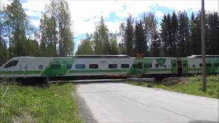 Pendolino 143 passes Kilpakorpi level crossing