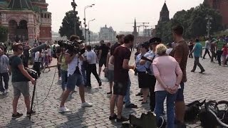 Nick en Simon bijna gearresteerd in Moskou - RTL LATE NIGHT