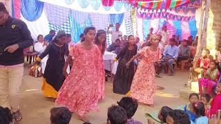 Cham Cham naachi dinchu dance penikona