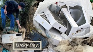 Lucky Day!!🥰​​​ i Found a lot of iPhone 15 Pro Max Box and More! Restoration Destroyed Phone