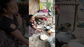 #chapati #roti banate hue#kaushilya #sortvideo #reels #khana #bhojan