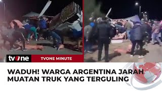 Miris! Truk Daging Terguling, Warga Malah Jarah Barang Muatannya | tvOne Minute