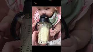 吸管奶瓶🍼 喝牛奶 #cutebaby #寶寶日常 #寶寶紀錄 #奶瓶 #baby #育兒 #嬰兒用品