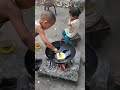 穷人的孩子早当家，山区6岁男孩做饭，还要照顾妹妹 Chinese 6 year old boy cooking