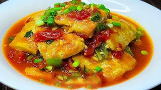 A piece of tofu, 1 tomato, five minutes out of the pan, super delicious! [Cooking food]